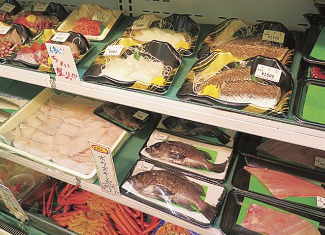 丸魚や切身、１点盛りが主体だが、少量多品種の「ちょい盛り」も人気