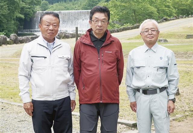 保全会で活動する（（左）から）松﨑組合長、濱住組合長、末上常務