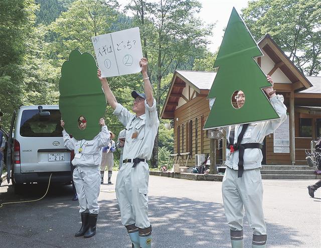 作業前には森林に関するクイズ大会も行われた